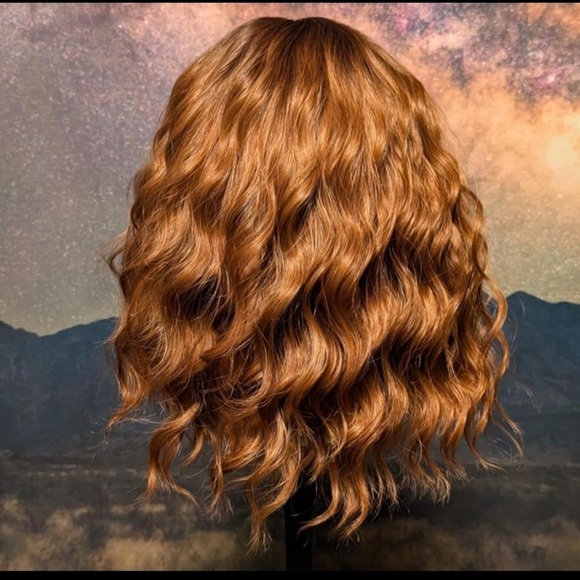 Auburn short wavy wig with bangs 14 inch - Picture 3 of 9